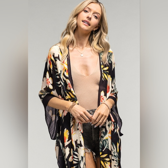 Tropical Garden Kimono - Floral & Leaf Print on Lightweight Silky Material - Picture 4 of 7